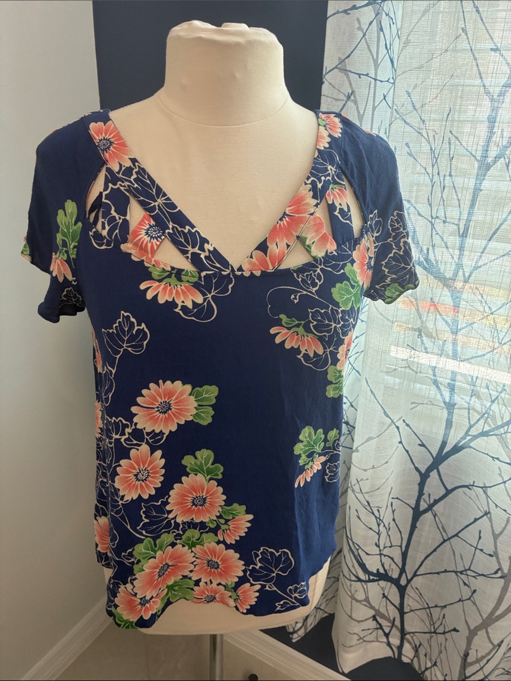 Maeve by Anthropologie Floral Cutout V-Neck Women's Top